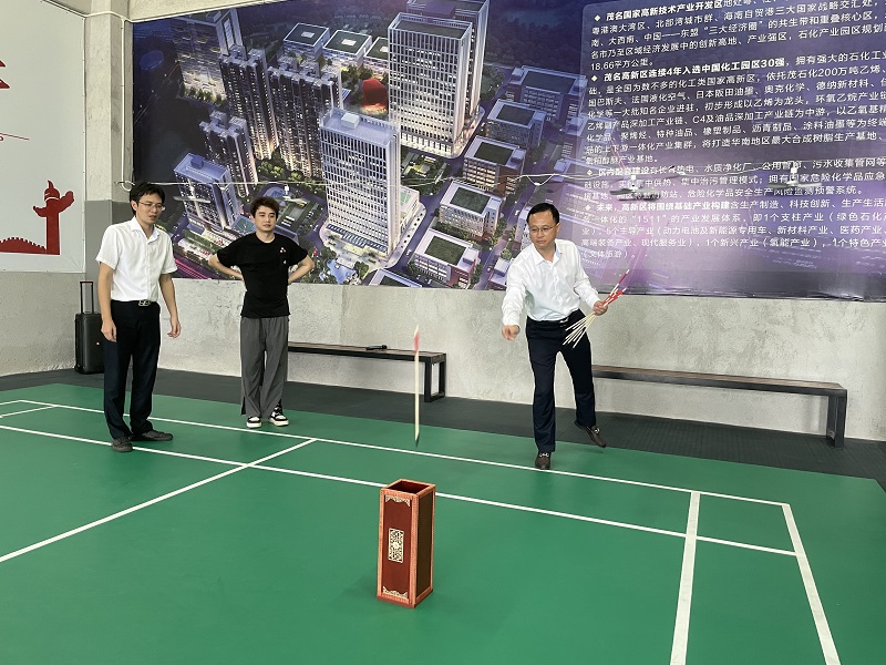 1696639973807792.jpg 投壶游戏进行中.jpg